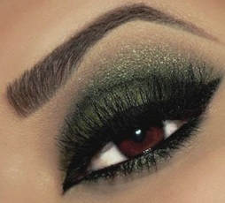 sparkly green eye makeup look for st patricks day gold eyeshadow mattify cosmetics vegan makeup