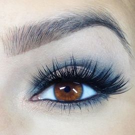 Icy blue eye shadow look navy smoky eye pastel blue eye makeup for spring long wearing eyeshadow by Mattify cosmetics with built in primer to absorb oil and stay crease-free all day navy eye liner looks with false lashes best eye shadow colors for brown eyes 
