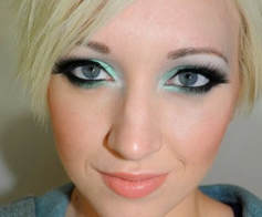 iridescent eye shadow blue green holographic eye makeup mattify cosmetics vegan skincare